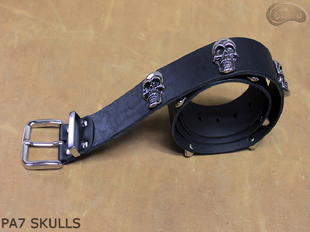 PA7-Ledergürtel mit Totenköpfen