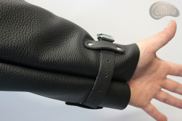 Schweißschutzhülle aus Leder mit verstellbaren Riemen