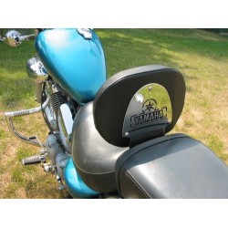 A vezető hátulja  YAMAHA XV 535